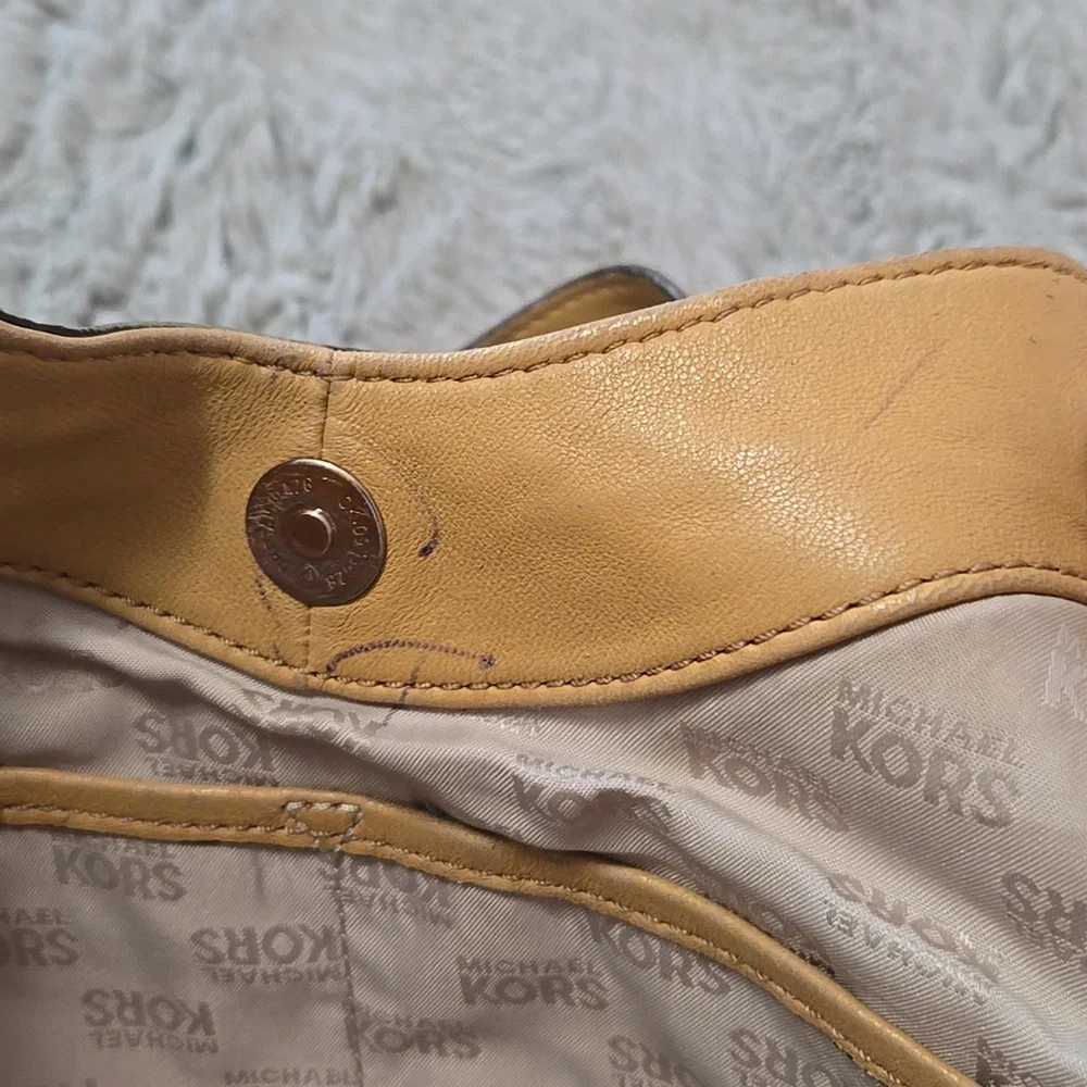 Michael Kors DAMAGED super soft real leather beige yellow shoulder bag